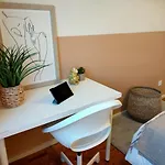 منزل للإقامة Lovely In Centre ليريا