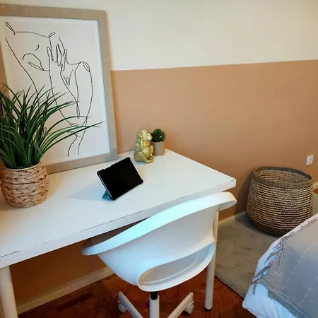 Homestay Lovely In Centre Leiria
