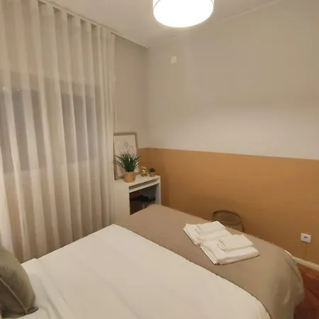 בית אירוח Lovely In Centre לייריה