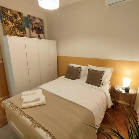 Lovely In Centre * לייריה