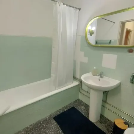 בית אירוח Lovely In Centre