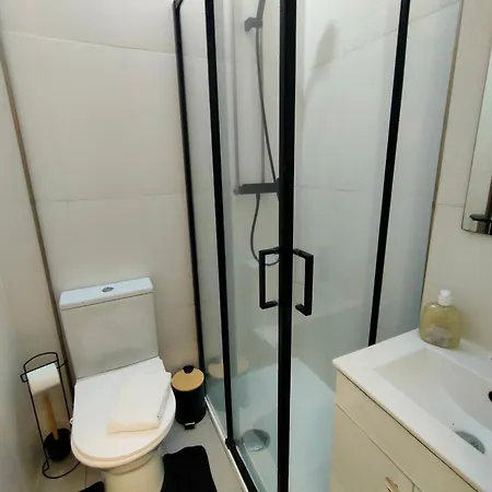 Lovely In Centre * לייריה